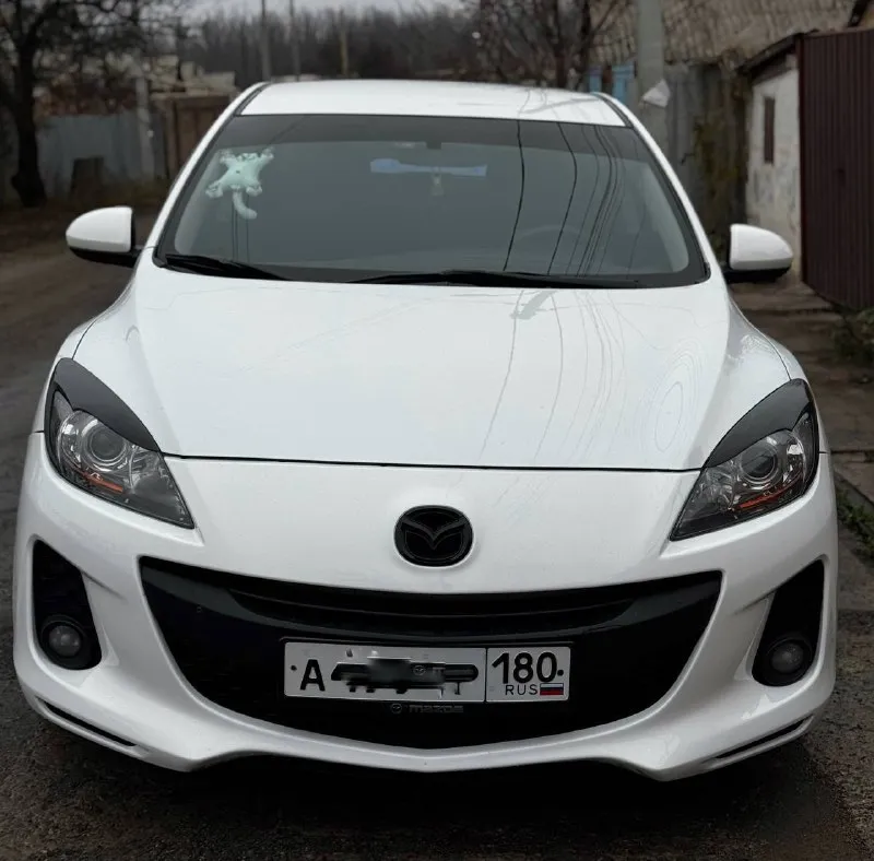 Продам свою мазда 3, 2012, автомат. машина полностью обслужена и готова к проверкам. за машиной следила, поэтому она в отличном техническом состоянии. ходовая часть в полном порядке. многое было заменено. двигатель – без нареканий: масло не ест, работает ровно и тихо. автомат – переключает передачи плавно, без рывков и задержек. все системы безопасности исправны. кондиционер работает отлично, холодит моментально. все жидкости свежие, недавно менялись. вложений не требует. ошибок -нет. причина продажи - покупаю новый автомобиль. два комплекта резины. оба комплекта практически новые, прокатались всего год. любое переоформление. цена 970 тыс. +7979-745-00-45 юлия - фотография - 1