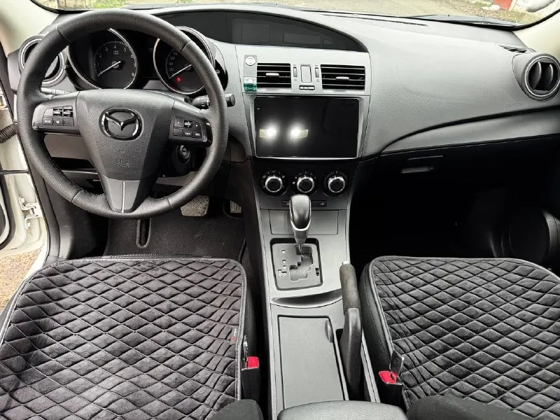 Продам свою мазда 3, 2012, автомат. машина полностью обслужена и готова к проверкам. за машиной следила, поэтому она в отличном техническом состоянии. ходовая часть в полном порядке. многое было заменено. двигатель – без нареканий: масло не ест, работает ровно и тихо. автомат – переключает передачи плавно, без рывков и задержек. все системы безопасности исправны. кондиционер работает отлично, холодит моментально. все жидкости свежие, недавно менялись. вложений не требует. ошибок -нет. причина продажи - покупаю новый автомобиль. два комплекта резины. оба комплекта практически новые, прокатались всего год. любое переоформление. цена 970 тыс. +7979-745-00-45 юлия - фотография - 8