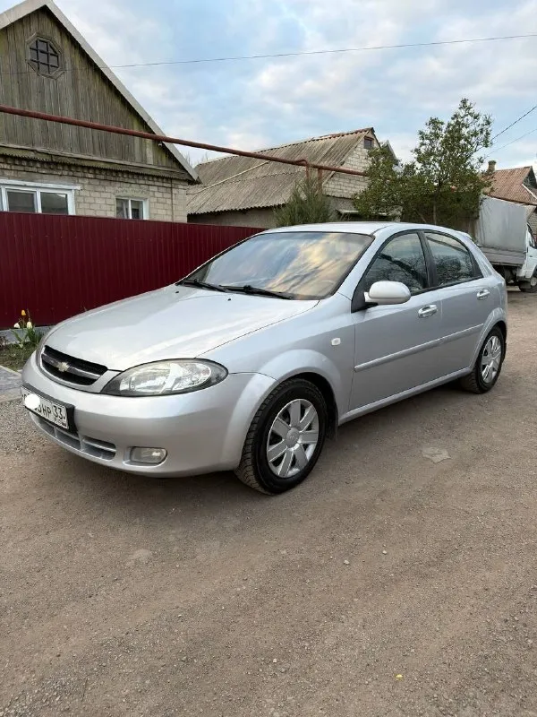 Продам chevrolet lacetti 2009 г. в. у автомобиля 2-владельца за всю историю. двигатель 1.6,пробег 140.000. автомобиль не бит, не крашен. по технической части автомобиль без нареканий. двс и кпп работают идеально. салон автомобиля чист и ухожен. комплектация ( полный электро пакет с отключением стеклоподъемников у пассажиров, управление музыки с руля, кондиционер, абс, airbag, гур) имеется сервисная книжка с записями, два ключа, сигнализация starline (два брелка)с обратной связью и автазапуском. 2 дня назад пройден тех. осмотр, диагностика на руках в мрео можно ехать оформлять сразу. цена 600.000.есть видеообзор max 89939173771 сотовый 89490938925 - фотография - 3