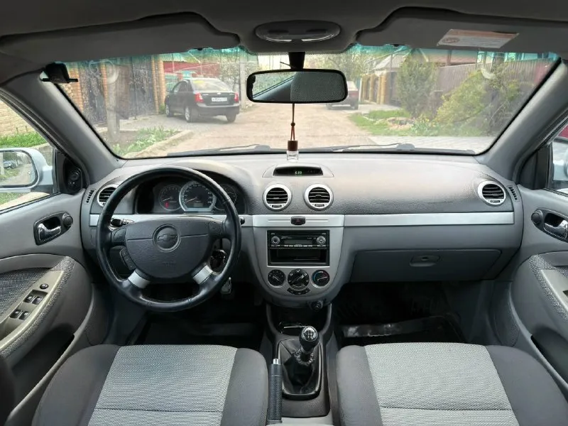 Продам chevrolet lacetti 2009 г. в. у автомобиля 2-владельца за всю историю. двигатель 1.6,пробег 140.000. автомобиль не бит, не крашен. по технической части автомобиль без нареканий. двс и кпп работают идеально. салон автомобиля чист и ухожен. комплектация ( полный электро пакет с отключением стеклоподъемников у пассажиров, управление музыки с руля, кондиционер, абс, airbag, гур) имеется сервисная книжка с записями, два ключа, сигнализация starline (два брелка)с обратной связью и автазапуском. 2 дня назад пройден тех. осмотр, диагностика на руках в мрео можно ехать оформлять сразу. цена 600.000.есть видеообзор max 89939173771 сотовый 89490938925 - фотография - 4