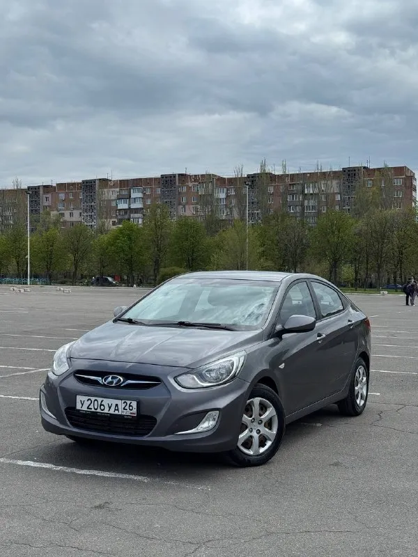 Продам hyundai solaris 2012 года ! объем двигателя: 1.4( цепной надежный мотор) коробка передач-5-ступенчатая механика пробег:170.000 тыс ( оригинал, 100%, подтверждает автотека и состояние!) машина без дтп! с 1 владельцем ! зеленая автотека ❗️ птс оригинал ! ездила всю жизнь в теплом климате машина вся в родном окрасе❗️❗️❗️ без рыжиков ❗️ машина в отличном техническом состоянии ходовка как мячик ! кондер дует на все 100% на машине стоит хорошая летняя резина не такси, не каршеринг❗️ переоформление без проблем, могу с вами присутствовать в мрэо есть действующий техосмотр все дополнительные вопросы по телефону: +79495219479 цена:835.000 тыс ( торг у капота) - фотография - 1