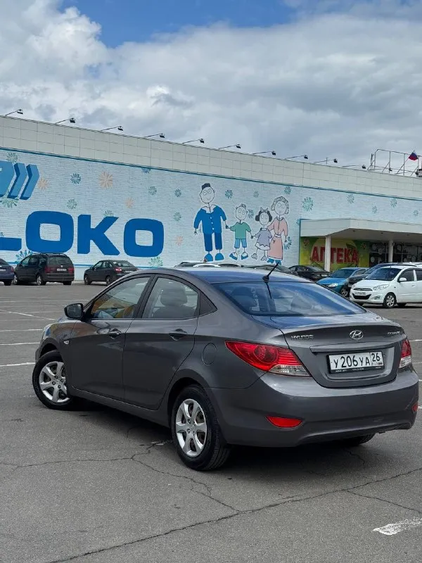 Продам hyundai solaris 2012 года ! объем двигателя: 1.4( цепной надежный мотор) коробка передач-5-ступенчатая механика пробег:170.000 тыс ( оригинал, 100%, подтверждает автотека и состояние!) машина без дтп! с 1 владельцем ! зеленая автотека ❗️ птс оригинал ! ездила всю жизнь в теплом климате машина вся в родном окрасе❗️❗️❗️ без рыжиков ❗️ машина в отличном техническом состоянии ходовка как мячик ! кондер дует на все 100% на машине стоит хорошая летняя резина не такси, не каршеринг❗️ переоформление без проблем, могу с вами присутствовать в мрэо есть действующий техосмотр все дополнительные вопросы по телефону: +79495219479 цена:835.000 тыс ( торг у капота) - фотография - 2