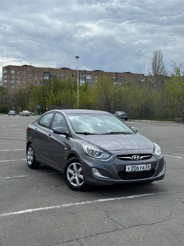 Продам hyundai solaris 2012 года ! объем двигателя: 1.4( цепной надежный мотор) коробка передач-5-ступенчатая механика пробег:170.000 тыс ( оригинал, 100%, подтверждает автотека и состояние!) машина без дтп! с 1 владельцем ! зеленая автотека ❗️ птс оригинал ! ездила всю жизнь в теплом климате машина вся в родном окрасе❗️❗️❗️ без рыжиков ❗️ машина в отличном техническом состоянии ходовка как мячик ! кондер дует на все 100% на машине стоит хорошая летняя резина не такси, не каршеринг❗️ переоформление без проблем, могу с вами присутствовать в мрэо есть действующий техосмотр все дополнительные вопросы по телефону: +79495219479 цена:835.000 тыс ( торг у капота) - фотография - 3