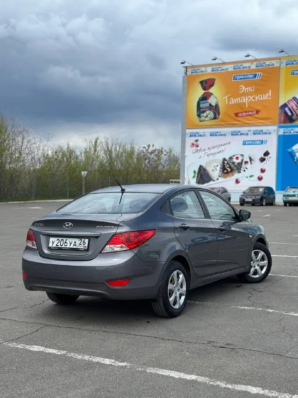 Продам hyundai solaris 2012 года ! объем двигателя: 1.4( цепной надежный мотор) коробка передач-5-ступенчатая механика пробег:170.000 тыс ( оригинал, 100%, подтверждает автотека и состояние!) машина без дтп! с 1 владельцем ! зеленая автотека ❗️ птс оригинал ! ездила всю жизнь в теплом климате машина вся в родном окрасе❗️❗️❗️ без рыжиков ❗️ машина в отличном техническом состоянии ходовка как мячик ! кондер дует на все 100% на машине стоит хорошая летняя резина не такси, не каршеринг❗️ переоформление без проблем, могу с вами присутствовать в мрэо есть действующий техосмотр все дополнительные вопросы по телефону: +79495219479 цена:835.000 тыс ( торг у капота) - фотография - 4