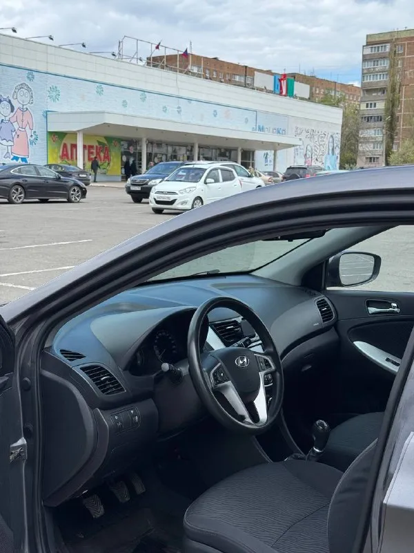 Продам hyundai solaris 2012 года ! объем двигателя: 1.4( цепной надежный мотор) коробка передач-5-ступенчатая механика пробег:170.000 тыс ( оригинал, 100%, подтверждает автотека и состояние!) машина без дтп! с 1 владельцем ! зеленая автотека ❗️ птс оригинал ! ездила всю жизнь в теплом климате машина вся в родном окрасе❗️❗️❗️ без рыжиков ❗️ машина в отличном техническом состоянии ходовка как мячик ! кондер дует на все 100% на машине стоит хорошая летняя резина не такси, не каршеринг❗️ переоформление без проблем, могу с вами присутствовать в мрэо есть действующий техосмотр все дополнительные вопросы по телефону: +79495219479 цена:835.000 тыс ( торг у капота) - фотография - 5