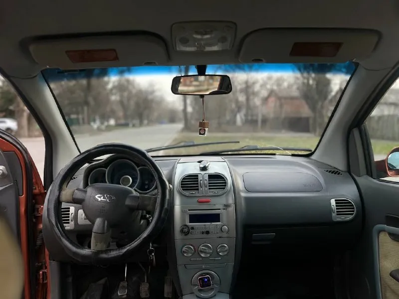 Chery kimo a1 2008 г. 1.3 механика кондер парктроники рабочие по технике в норм состоянии, есть незначительные вопросы по ходовой. внешне по кузову есть моменты, на фотках видно, но гнили дырок нет. использовалась как техничка, в которую сел и поехал куда угодно г. ростов-на-дону 160.000 руб +7 (952) 564-47-64 - фотография - 8