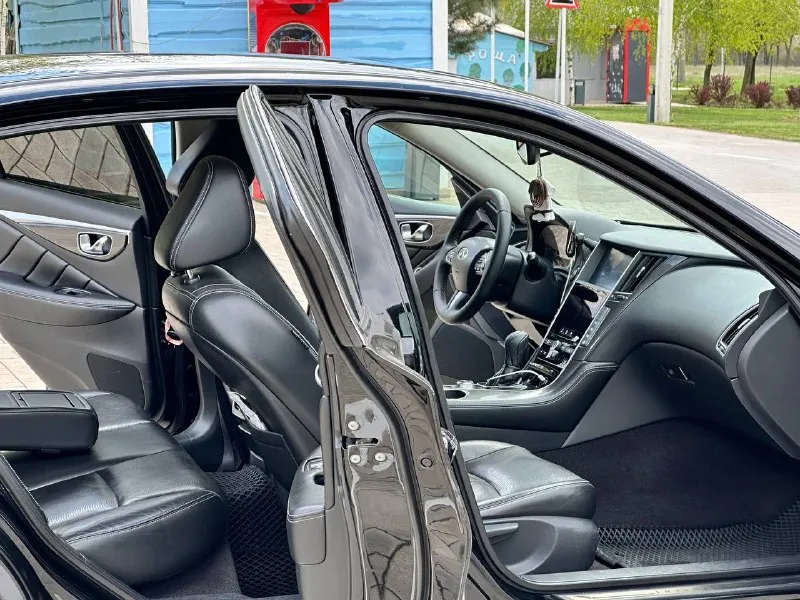 Продам свой автомобиль! 👑👑👑👑👑👑👑👑👑👑 infinity q50 2014год 2.0t автомобиль в отличном состоянии полностью обслужена, во владение 3 года родной пробег 185.000 также два комплекта резины на дисках! комплектация максимальная цена 1.350-000₽ ▶️смотреть больше фото◀️ остальные вопросы по тел! звоните +7949-386-25-76 📲 tg: n_77 📞 звоните: +7(949)3862576 - фотография - 5