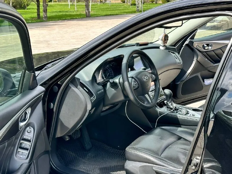 Продам свой автомобиль! 👑👑👑👑👑👑👑👑👑👑 infinity q50 2014год 2.0t автомобиль в отличном состоянии полностью обслужена, во владение 3 года родной пробег 185.000 также два комплекта резины на дисках! комплектация максимальная цена 1.350-000₽ ▶️смотреть больше фото◀️ остальные вопросы по тел! звоните +7949-386-25-76 📲 tg: n_77 📞 звоните: +7(949)3862576 - фотография - 6