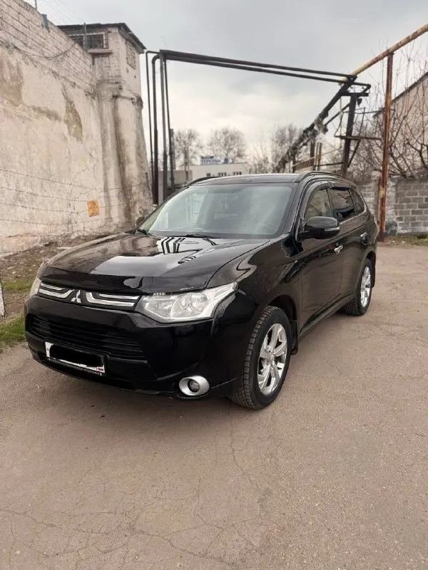 Продам mitsubishi outlander iii (gf), 2013 г. 3.0 v6, автомат aisin, 4wd с тремя режимами работы, в пред максимальной комплектации. Пробег 210000, второй хозяин.
Надёжная и редкая версия с атмосферным v6 3.0 и классическим автоматом aisin с пониженной передачей (не вариатор).
Кожаный салон, двухзонный климат-контроль, подогрев передних сидений, электрорегулирвака сидений, полный мульти руль, круиз контроль, мультимедия с bluetooth и usb, камера заднего вида, парктроники, дорогой лед свет, много электронных помощников. Проведено большое то, все технические жидкости новые, тормоза новые, новые свечи, передняя подвеска перебралась перед зимой, задняя сейчас, новый генератор, новый аккумулятор, новая топливная система полностью, двигатель коробка работают идеально.
Кузов без повреждений, косметика по возрасту. Расход 9 трасса, 11 город. Обслуживание максимально не дорогое, все запчасти всегда в наличии.
Один из самых надёжных outlander’ов в линейке, причина продажи личные обстоятельства от автомобиля не избавляюсь. Оформление через мрэо.
Техосмотр пройден.
Осмотр донецк центр.
Цена: 1 590 000.
+7 (949) 089-35-30 - фотография - 1