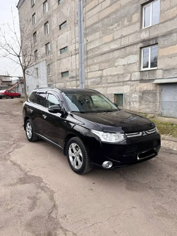 Продам mitsubishi outlander iii (gf), 2013 г. 3.0 v6, автомат aisin, 4wd с тремя режимами работы, в пред максимальной комплектации. Пробег 210000, второй хозяин.
Надёжная и редкая версия с атмосферным v6 3.0 и классическим автоматом aisin с пониженной передачей (не вариатор).
Кожаный салон, двухзонный климат-контроль, подогрев передних сидений, электрорегулирвака сидений, полный мульти руль, круиз контроль, мультимедия с bluetooth и usb, камера заднего вида, парктроники, дорогой лед свет, много электронных помощников. Проведено большое то, все технические жидкости новые, тормоза новые, новые свечи, передняя подвеска перебралась перед зимой, задняя сейчас, новый генератор, новый аккумулятор, новая топливная система полностью, двигатель коробка работают идеально.
Кузов без повреждений, косметика по возрасту. Расход 9 трасса, 11 город. Обслуживание максимально не дорогое, все запчасти всегда в наличии.
Один из самых надёжных outlander’ов в линейке, причина продажи личные обстоятельства от автомобиля не избавляюсь. Оформление через мрэо.
Техосмотр пройден.
Осмотр донецк центр.
Цена: 1 590 000.
+7 (949) 089-35-30 - фотография - 2