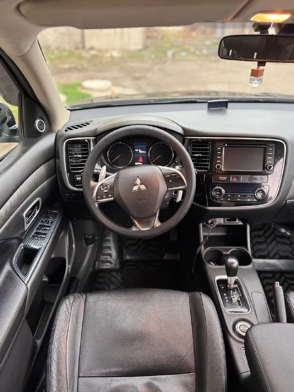 Продам mitsubishi outlander iii (gf), 2013 г. 3.0 v6, автомат aisin, 4wd с тремя режимами работы, в пред максимальной комплектации. Пробег 210000, второй хозяин.
Надёжная и редкая версия с атмосферным v6 3.0 и классическим автоматом aisin с пониженной передачей (не вариатор).
Кожаный салон, двухзонный климат-контроль, подогрев передних сидений, электрорегулирвака сидений, полный мульти руль, круиз контроль, мультимедия с bluetooth и usb, камера заднего вида, парктроники, дорогой лед свет, много электронных помощников. Проведено большое то, все технические жидкости новые, тормоза новые, новые свечи, передняя подвеска перебралась перед зимой, задняя сейчас, новый генератор, новый аккумулятор, новая топливная система полностью, двигатель коробка работают идеально.
Кузов без повреждений, косметика по возрасту. Расход 9 трасса, 11 город. Обслуживание максимально не дорогое, все запчасти всегда в наличии.
Один из самых надёжных outlander’ов в линейке, причина продажи личные обстоятельства от автомобиля не избавляюсь. Оформление через мрэо.
Техосмотр пройден.
Осмотр донецк центр.
Цена: 1 590 000.
+7 (949) 089-35-30 - фотография - 7