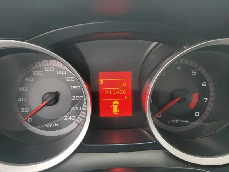 Продажа от владельца (с 2017 года). Чистая автотека. Митсубиси лансер 10 поколения, 2.0 акпп, 2007 год выпуска. Пробег реальный и составляет 219 тыс. Км. Все стекла оригинал. 2 ключа. Максимальная комплектация: подрулевые переключатели скоростей, обвес со спойлером, легкосплавные диски r16, накладки под карбон в салоне, кожаный руль, кожаная ручка кулисы, дистанционный центральный замок, климат контроль, круиз контроль, кнопки управления магнитолой на руле.
Полностью обслужена, недавно сделано большое то: заменено масло в моторе и акпп, заменен антифриз и жидкость гидроусилителя. До дтп была в очень хорошем состоянии. Повреждена задняя часть кузова, сработала подушка безопасности пассажирского сиденья. Нет времени на восстановление. Цена 350 тысяч рублей (небольшой торг для быстрого покупателя). Осмотр в районе радио рынка маяк. +79494643608 - фотография - 1