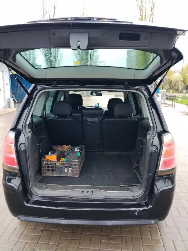 Продам opel зафира б 1.8 2006 г. в. (140 л. с)пробег 245 тыс. семь лет в моих руках, климат контроль, круиз контроль, печка греет, кондëр холодит, заменил грм и масло в коробке 6 тыс. км. назад, задние пружины и сайлентблоки задней балки год назад, стойки стабилизатора недавно, масло поменял 800 км. назад. цена 625 тыс. г. шахтёрск +79494617190 📞 звоните: +7(949)4617190 - фотография - 5