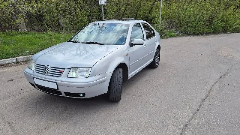 Volkswagen bora цена 550т. р. aqy 2.0-литровый 8-клапанный двигатель 115л. с мкп 5ст. пробег 222000т. км. технически чистый и исправный автомобиль. по технической части нареканий нет. двигатель, коробка, подвеска работают исправно. за машиной следил. на запчастях не экономил. все жидкости и фильтра менялись вовремя. замена масла каждые 5 тыс. км. по комплектации: 2 ключа, сервисная книга, abs, электро регулировка зеркал с подогревом, датчик дождя, 4 стеклоподъёмника, центральный замок, люк ( работает во всех положениях), 4 подушки безопасности, подогрев сидений, android магнитофон, качественная музыка передний и задний ряд, камера заднего вида. комплект колёс (зима r16 стальные + колпаки, лето r16 литые hre ff10) один собственник, учёт на мне. макеевка телеграм: @karateturtle тел. : и мах +7(949)0050816 📲 tg: @karateturtle 📞 звоните: +7(949)0050816 - фотография - 3