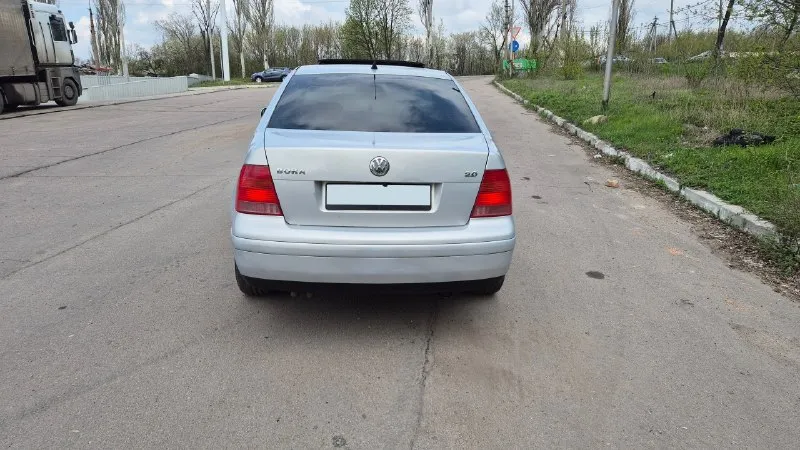 Volkswagen bora цена 550т. р. aqy 2.0-литровый 8-клапанный двигатель 115л. с мкп 5ст. пробег 222000т. км. технически чистый и исправный автомобиль. по технической части нареканий нет. двигатель, коробка, подвеска работают исправно. за машиной следил. на запчастях не экономил. все жидкости и фильтра менялись вовремя. замена масла каждые 5 тыс. км. по комплектации: 2 ключа, сервисная книга, abs, электро регулировка зеркал с подогревом, датчик дождя, 4 стеклоподъёмника, центральный замок, люк ( работает во всех положениях), 4 подушки безопасности, подогрев сидений, android магнитофон, качественная музыка передний и задний ряд, камера заднего вида. комплект колёс (зима r16 стальные + колпаки, лето r16 литые hre ff10) один собственник, учёт на мне. макеевка телеграм: @karateturtle тел. : и мах +7(949)0050816 📲 tg: @karateturtle 📞 звоните: +7(949)0050816 - фотография - 4