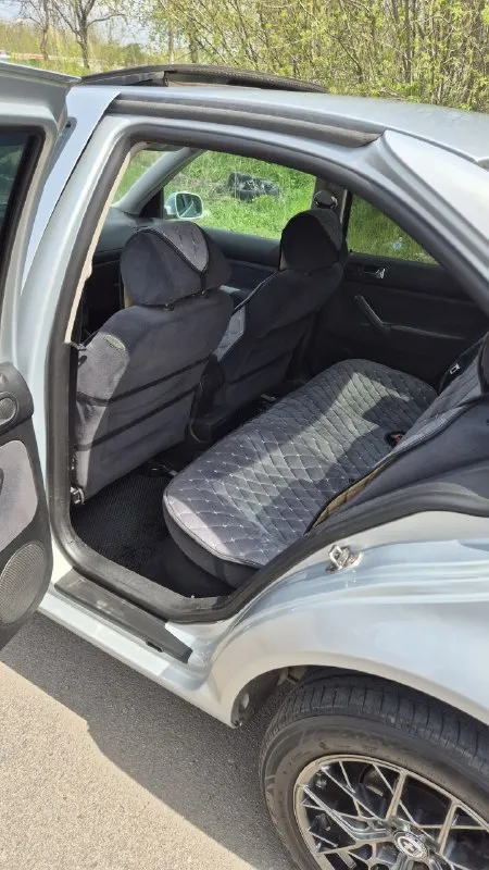 Volkswagen bora цена 550т. р. aqy 2.0-литровый 8-клапанный двигатель 115л. с мкп 5ст. пробег 222000т. км. технически чистый и исправный автомобиль. по технической части нареканий нет. двигатель, коробка, подвеска работают исправно. за машиной следил. на запчастях не экономил. все жидкости и фильтра менялись вовремя. замена масла каждые 5 тыс. км. по комплектации: 2 ключа, сервисная книга, abs, электро регулировка зеркал с подогревом, датчик дождя, 4 стеклоподъёмника, центральный замок, люк ( работает во всех положениях), 4 подушки безопасности, подогрев сидений, android магнитофон, качественная музыка передний и задний ряд, камера заднего вида. комплект колёс (зима r16 стальные + колпаки, лето r16 литые hre ff10) один собственник, учёт на мне. макеевка телеграм: @karateturtle тел. : и мах +7(949)0050816 📲 tg: @karateturtle 📞 звоните: +7(949)0050816 - фотография - 8