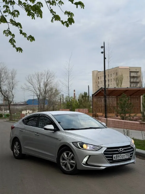 🔥 hyundai elantra 2018 — современный, экономичный и комфортный седан! двигатель 1.6, бензин — работает ровно и стабильно: не дымит, масло не расходует, уверенно тянет и при этом радует экономичностью. — чистокровный автомат, переключает плавно и мягко. ходовка без шумов 💎 салон ухоженный и аккуратный 🚘 автомобиль полностью обслужен и готов к эксплуатации 📍 осмотр: донецк 🔄 возможен обмен 💳 возможна продажа в кредит 💰 цена: 1 080 000 ₽ (торг быстрым) ☎️ +7 949 742 53-98 📞 звоните: +7(949)7425398 - фотография - 2