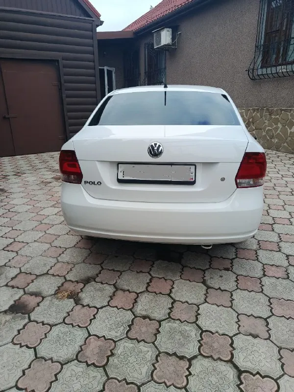 Продам volkswagen polo год 2013 пробег 158тыс двигатель 1.6 кпп механика автомобиль в отличном состоянии для своих лет как технически так и внешне. без дтп, весь в заводском окрасе, все стекла заводские включая лобовое, без трещин и сколов. автомобиль с салона в ростовской обл. авто без вложений, сел и поехал. комплектация: климат, подогрев лобового, подогрев сидений, эл пакет. юридически чистый могу присутствовать при переоформлении в мрео осмотр макеевка цена 875тыс. торг уместен тел+79493179960 телеграмм+79493179960 📞 🇷🇺 звоните: +79493179960 - фотография - 1