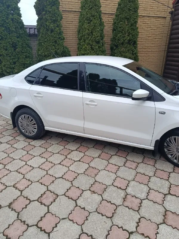 Продам volkswagen polo год 2013 пробег 158тыс двигатель 1.6 кпп механика автомобиль в отличном состоянии для своих лет как технически так и внешне. без дтп, весь в заводском окрасе, все стекла заводские включая лобовое, без трещин и сколов. автомобиль с салона в ростовской обл. авто без вложений, сел и поехал. комплектация: климат, подогрев лобового, подогрев сидений, эл пакет. юридически чистый могу присутствовать при переоформлении в мрео осмотр макеевка цена 875тыс. торг уместен тел+79493179960 телеграмм+79493179960 📞 🇷🇺 звоните: +79493179960 - фотография - 2