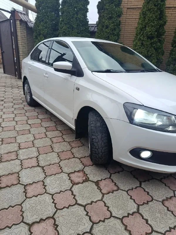 Продам volkswagen polo год 2013 пробег 158тыс двигатель 1.6 кпп механика автомобиль в отличном состоянии для своих лет как технически так и внешне. без дтп, весь в заводском окрасе, все стекла заводские включая лобовое, без трещин и сколов. автомобиль с салона в ростовской обл. авто без вложений, сел и поехал. комплектация: климат, подогрев лобового, подогрев сидений, эл пакет. юридически чистый могу присутствовать при переоформлении в мрео осмотр макеевка цена 875тыс. торг уместен тел+79493179960 телеграмм+79493179960 📞 🇷🇺 звоните: +79493179960 - фотография - 5