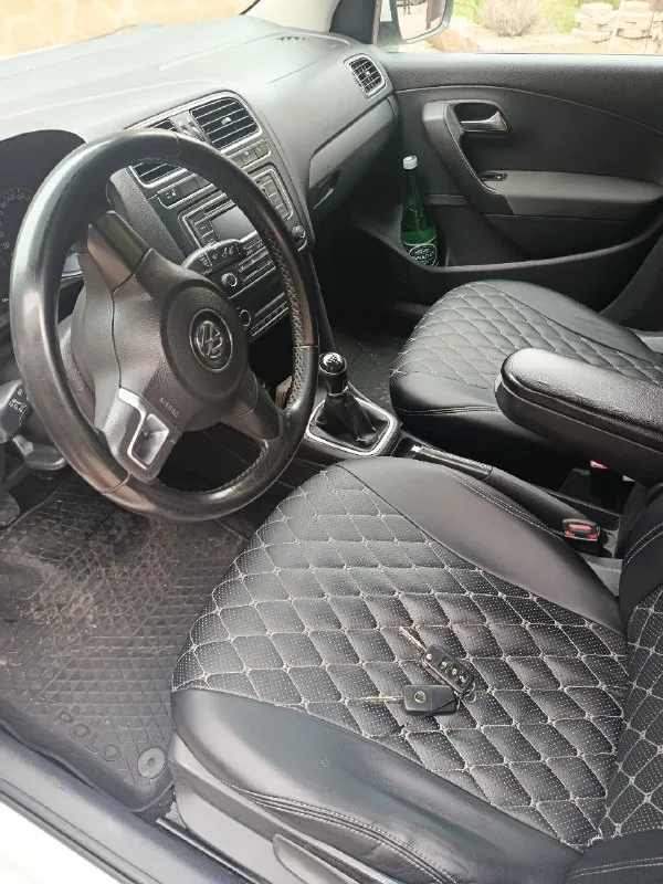 Продам volkswagen polo год 2013 пробег 158тыс двигатель 1.6 кпп механика автомобиль в отличном состоянии для своих лет как технически так и внешне. без дтп, весь в заводском окрасе, все стекла заводские включая лобовое, без трещин и сколов. автомобиль с салона в ростовской обл. авто без вложений, сел и поехал. комплектация: климат, подогрев лобового, подогрев сидений, эл пакет. юридически чистый могу присутствовать при переоформлении в мрео осмотр макеевка цена 875тыс. торг уместен тел+79493179960 телеграмм+79493179960 📞 🇷🇺 звоните: +79493179960 - фотография - 6