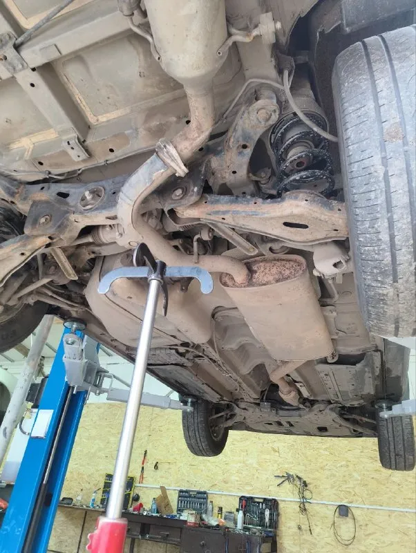 Продам kia sorrento 2 2013 года в эксплуатации с 2014 двигатель 2.4 бензин, масло не расходует от слова совсем, едет бодро, акпп автомат, вся в родном окрасе кроме заднего бампера. за машиной следил денег не жалел, видела всего одну зиму, так как сам работаю вахтами по 7-8 месяцев, машина стоит в теплом гараже, в придачу отдам комплект зимних колёс на дисках (проездили всего одну зиму). за машину не стыдно, любые проверки на любом сто, все жидкостя поменяны, сел и поехал! по всем вопросам звоните по номеру+79148655125 машина находится в макеевке, в владении пять лет, от машины не избавляясь, приобрел другое авто эта стоит в гараже без дела, цена 1.550000 - фотография - 10