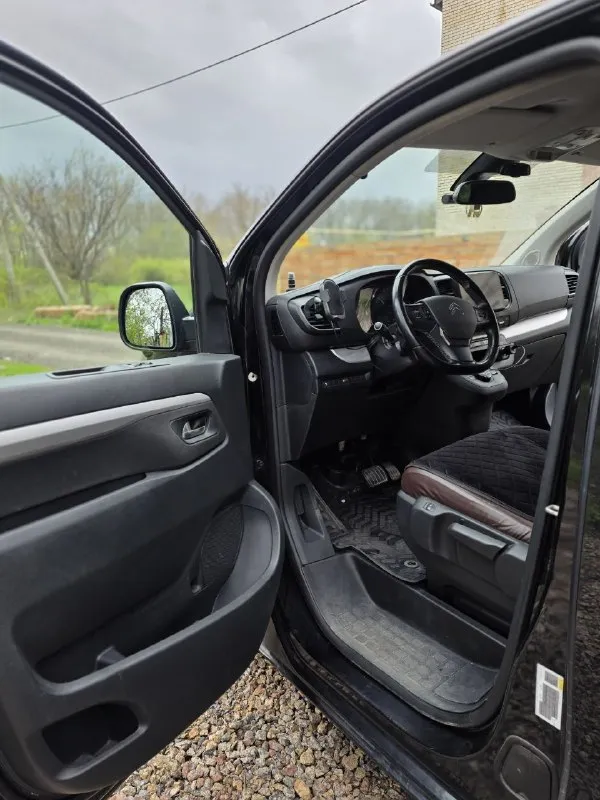 Продам citroen space tourer 2019 года выпуска, дизельный мотор 2.0 литров, пробег 185800 км, 2 хозяина, 8 мест. в дпт не участвовал. автомобиль полностью обслужен, мочевина вырезана, установлена "вебасто" и сигнализация с автозапуском. пололнительно установлен teyes с камерами 360 и регистратором. осмотр в г. донецк цена 2700000. +79493069811 анастасия 📲 tg: @kaa1297 📞 звоните: +7(949)3069811 - фотография - 4