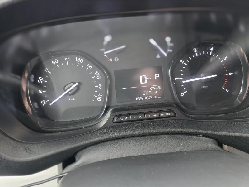 Продам citroen space tourer 2019 года выпуска, дизельный мотор 2.0 литров, акпп. пробег 185800 км, 2 хозяина, 8 мест. в дпт не участвовал. автомобиль полностью обслужен, мочевина вырезана, установлена "вебасто" и сигнализация с автозапуском. пололнительно установлен teyes с камерами 360 и регистратором. осмотр в г. донецк цена 2700000. +79493069811 анастасия - фотография - 7