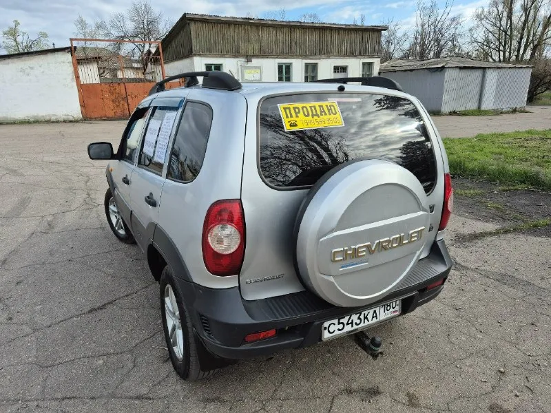 Продаётся chevrolet нива 2010 год выпуска. собственник. пробег 115000 км. гаражное хранение. без дтп. в родном цвете. кондиционер. передняя подвеска [ ивеко]. установлено евро-4. компрессия 4× 12. центральный замок, сигнализация с автозапуском. видеорегистратор с фиксацией переднего и заднего обзора. ухоженный обслуженный замечательный внедорожник. цена 690000 рублей. + 7 ( 949) 569 35 05. 8 988 550 24 08 📞 звоните: +7(949)5693505 - фотография - 1