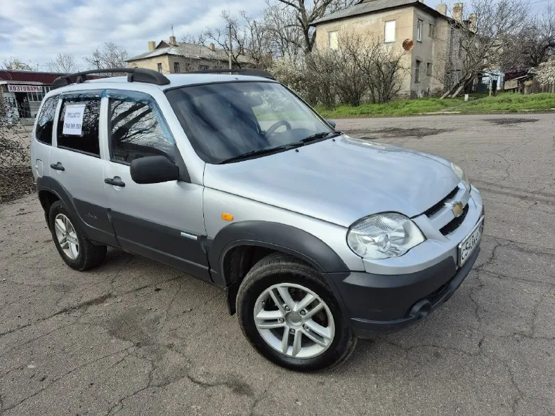 Продаётся chevrolet нива 2010 год выпуска. собственник. пробег 115000 км. гаражное хранение. без дтп. в родном цвете. кондиционер. передняя подвеска [ ивеко]. установлено евро-4. компрессия 4× 12. центральный замок, сигнализация с автозапуском. видеорегистратор с фиксацией переднего и заднего обзора. ухоженный обслуженный замечательный внедорожник. цена 690000 рублей. + 7 ( 949) 569 35 05. 8 988 550 24 08 📞 звоните: +7(949)5693505 - фотография - 2