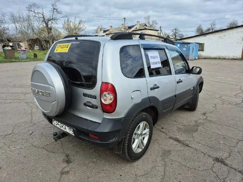 Продаётся chevrolet нива 2010 год выпуска. собственник. пробег 115000 км. гаражное хранение. без дтп. в родном цвете. кондиционер. передняя подвеска [ ивеко]. установлено евро-4. компрессия 4× 12. центральный замок, сигнализация с автозапуском. видеорегистратор с фиксацией переднего и заднего обзора. ухоженный обслуженный замечательный внедорожник. цена 690000 рублей. + 7 ( 949) 569 35 05. 8 988 550 24 08 📞 звоните: +7(949)5693505 - фотография - 3
