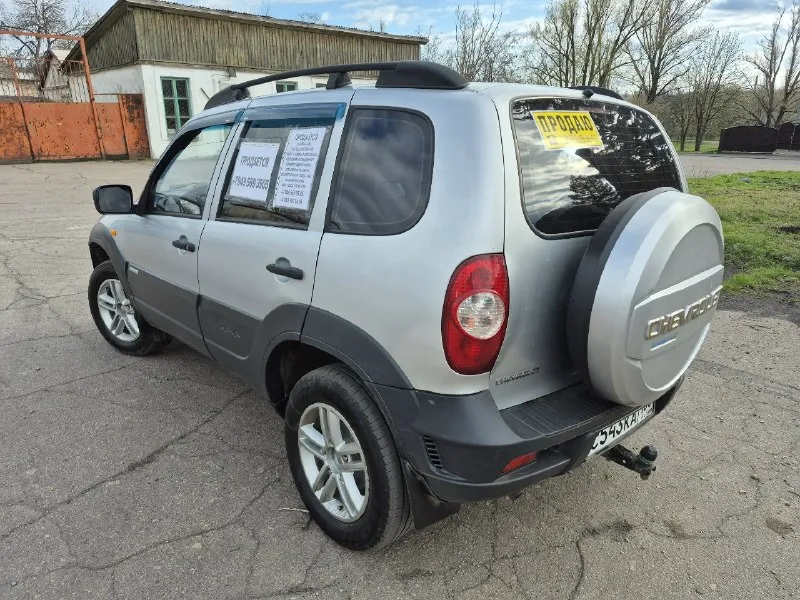 Продаётся chevrolet нива 2010 год выпуска. собственник. пробег 115000 км. гаражное хранение. без дтп. в родном цвете. кондиционер. передняя подвеска [ ивеко]. установлено евро-4. компрессия 4× 12. центральный замок, сигнализация с автозапуском. видеорегистратор с фиксацией переднего и заднего обзора. ухоженный обслуженный замечательный внедорожник. цена 690000 рублей. + 7 ( 949) 569 35 05. 8 988 550 24 08 📞 звоните: +7(949)5693505 - фотография - 4