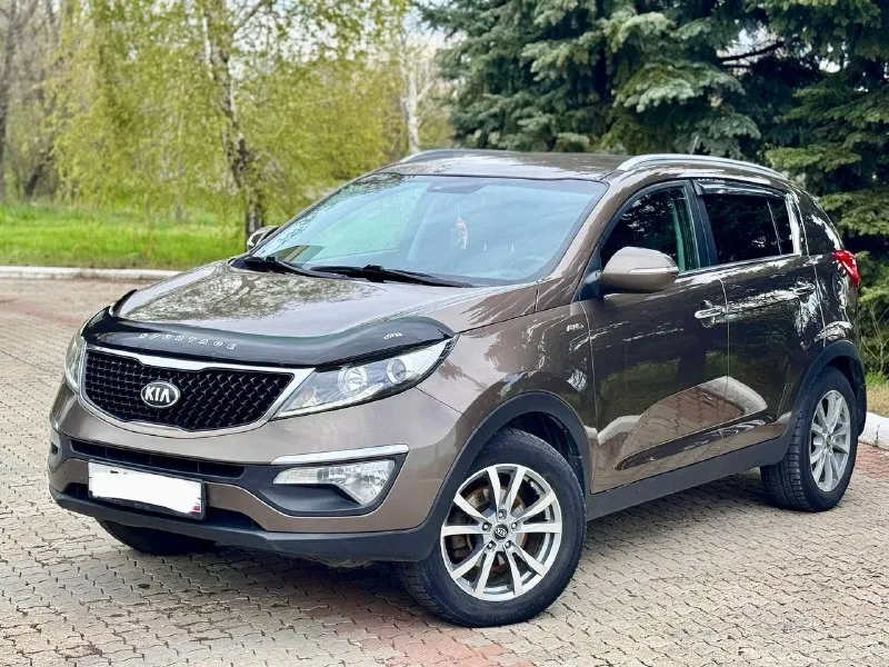 К вашему вниманию kia sortage 2014года 2.0 в идеальном состоянии как по кузову так и технически мотор не дизилит работает тихо без посторонних шумов коробка работает как нужно переключает плавно не пинает не задерживает автомобиль в идеале очень богатая комплектация. пробег 171000 автомобиль в родном окрасе без дтп!!!! одно дтп по бамперу автотека зеленая все стекла родные кроме лобового меняли и за трещины в этом автомобиле есть все для комфортной езды. юридически чистый автомобиль!!! продажа по договору купли-продажи или через мрэо!!!! автомобиль полностью обслужен. комплектация: kia sls sportage. sl. -датчик света: -датчик дождя: -круиз контроль: -доводчики стёкол: -подогревы всех сидений: -помощь при спуске: -адаптивные фары: -парктроники: -4 стекло подъёмника: -электро зеркала: -подогрев зеркал заднего вида: -бортовой компьютер: -регистрация р. ф 🇷🇺🇷🇺🇷🇺 цена 1 450 000 тел +79495095858 тел +79895435743 телеграм ватсап возможен обмен - фотография - 2