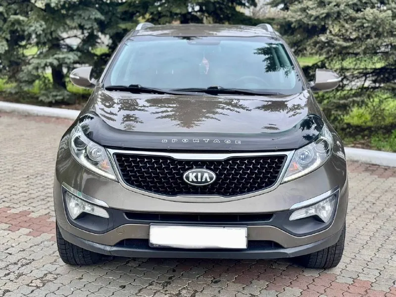К вашему вниманию kia sortage 2014года 2.0 в идеальном состоянии как по кузову так и технически мотор не дизилит работает тихо без посторонних шумов коробка работает как нужно переключает плавно не пинает не задерживает автомобиль в идеале очень богатая комплектация. пробег 171000 автомобиль в родном окрасе без дтп!!!! одно дтп по бамперу автотека зеленая все стекла родные кроме лобового меняли и за трещины в этом автомобиле есть все для комфортной езды. юридически чистый автомобиль!!! продажа по договору купли-продажи или через мрэо!!!! автомобиль полностью обслужен. комплектация: kia sls sportage. sl. -датчик света: -датчик дождя: -круиз контроль: -доводчики стёкол: -подогревы всех сидений: -помощь при спуске: -адаптивные фары: -парктроники: -4 стекло подъёмника: -электро зеркала: -подогрев зеркал заднего вида: -бортовой компьютер: -регистрация р. ф 🇷🇺🇷🇺🇷🇺 цена 1 450 000 тел +79495095858 тел +79895435743 телеграм ватсап возможен обмен - фотография - 3