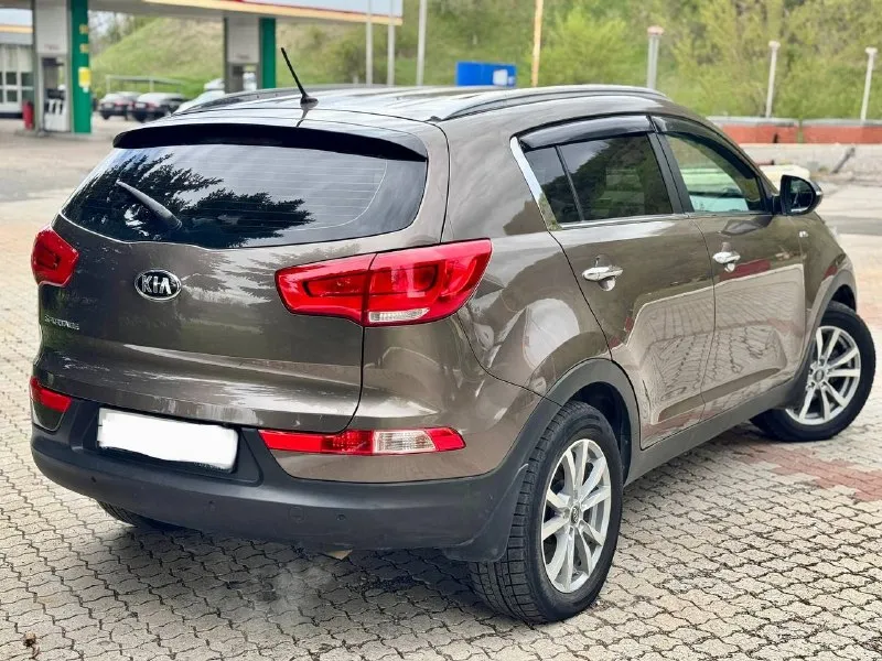 К вашему вниманию kia sortage 2014года 2.0 в идеальном состоянии как по кузову так и технически мотор не дизилит работает тихо без посторонних шумов коробка работает как нужно переключает плавно не пинает не задерживает автомобиль в идеале очень богатая комплектация. пробег 171000 автомобиль в родном окрасе без дтп!!!! одно дтп по бамперу автотека зеленая все стекла родные кроме лобового меняли и за трещины в этом автомобиле есть все для комфортной езды. юридически чистый автомобиль!!! продажа по договору купли-продажи или через мрэо!!!! автомобиль полностью обслужен. комплектация: kia sls sportage. sl. -датчик света: -датчик дождя: -круиз контроль: -доводчики стёкол: -подогревы всех сидений: -помощь при спуске: -адаптивные фары: -парктроники: -4 стекло подъёмника: -электро зеркала: -подогрев зеркал заднего вида: -бортовой компьютер: -регистрация р. ф 🇷🇺🇷🇺🇷🇺 цена 1 450 000 тел +79495095858 тел +79895435743 телеграм ватсап возможен обмен - фотография - 5