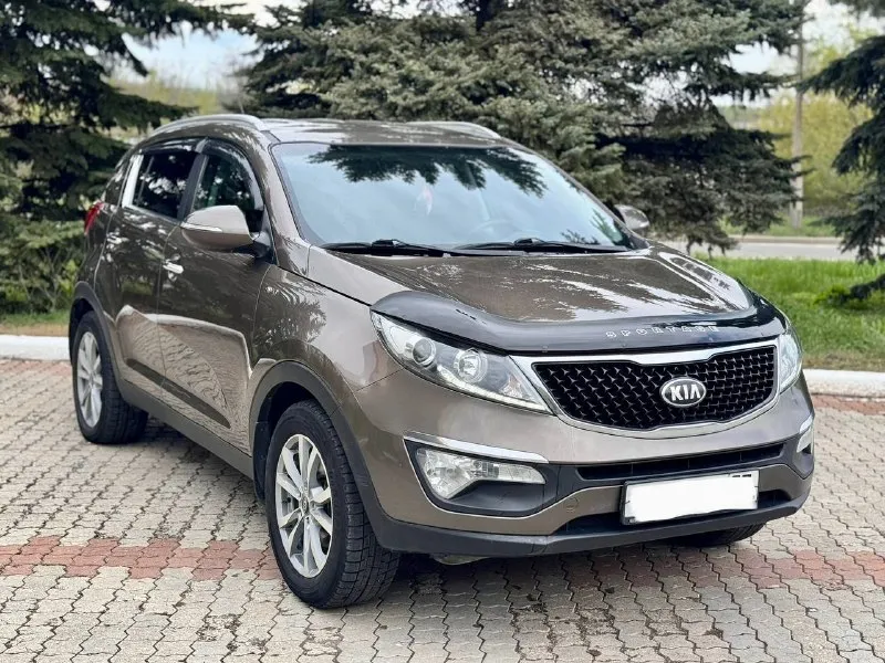 К вашему вниманию kia sortage 2014года 2.0 в идеальном состоянии как по кузову так и технически мотор не дизилит работает тихо без посторонних шумов коробка работает как нужно переключает плавно не пинает не задерживает автомобиль в идеале очень богатая комплектация. пробег 171000 автомобиль в родном окрасе без дтп!!!! одно дтп по бамперу автотека зеленая все стекла родные кроме лобового меняли и за трещины в этом автомобиле есть все для комфортной езды. юридически чистый автомобиль!!! продажа по договору купли-продажи или через мрэо!!!! автомобиль полностью обслужен. комплектация: kia sls sportage. sl. -датчик света: -датчик дождя: -круиз контроль: -доводчики стёкол: -подогревы всех сидений: -помощь при спуске: -адаптивные фары: -парктроники: -4 стекло подъёмника: -электро зеркала: -подогрев зеркал заднего вида: -бортовой компьютер: -регистрация р. ф 🇷🇺🇷🇺🇷🇺 цена 1 450 000 тел +79495095858 тел +79895435743 телеграм ватсап возможен обмен - фотография - 6