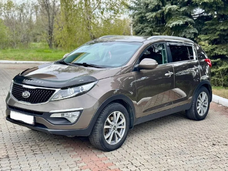 К вашему вниманию kia sortage 2014года 2.0 в идеальном состоянии как по кузову так и технически мотор не дизилит работает тихо без посторонних шумов коробка работает как нужно переключает плавно не пинает не задерживает автомобиль в идеале очень богатая комплектация. пробег 171000 автомобиль в родном окрасе без дтп!!!! одно дтп по бамперу автотека зеленая все стекла родные кроме лобового меняли и за трещины в этом автомобиле есть все для комфортной езды. юридически чистый автомобиль!!! продажа по договору купли-продажи или через мрэо!!!! автомобиль полностью обслужен. комплектация: kia sls sportage. sl. -датчик света: -датчик дождя: -круиз контроль: -доводчики стёкол: -подогревы всех сидений: -помощь при спуске: -адаптивные фары: -парктроники: -4 стекло подъёмника: -электро зеркала: -подогрев зеркал заднего вида: -бортовой компьютер: -регистрация р. ф 🇷🇺🇷🇺🇷🇺 цена 1 450 000 тел +79495095858 тел +79895435743 телеграм ватсап возможен обмен - фотография - 7