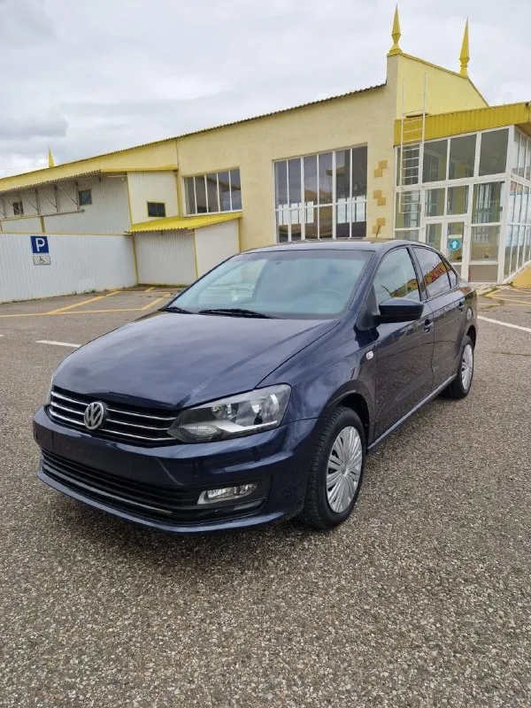 Продам volkswagen polo 2017 год, 1,6. 6 ст aisin, пробег 115 тысяч (подтверждённый) машина на полном ходу, двигатель, ходовая идеально, в машине есть крашеные детали. кондиционер заправлен, передние фары в бронеплёнке, передние двери атермальная плёнка. место осмотра донецк, макеевка. цена данного авто 1м 070 тысяч. торг у капота. телефоны для связи: +79494379474 +79494845474 - фотография - 3