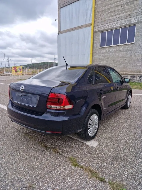 Продам volkswagen polo 2017 год, 1,6. 6 ст aisin, пробег 115 тысяч (подтверждённый) машина на полном ходу, двигатель, ходовая идеально, в машине есть крашеные детали. кондиционер заправлен, передние фары в бронеплёнке, передние двери атермальная плёнка. место осмотра донецк, макеевка. цена данного авто 1м 070 тысяч. торг у капота. телефоны для связи: +79494379474 +79494845474 - фотография - 4