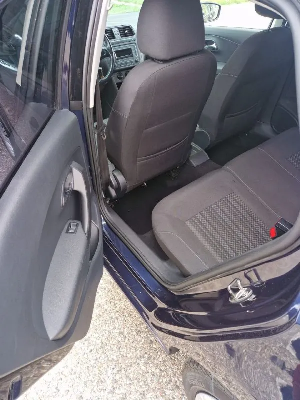 Продам volkswagen polo 2017 год, 1,6. 6 ст aisin, пробег 115 тысяч (подтверждённый) машина на полном ходу, двигатель, ходовая идеально, в машине есть крашеные детали. кондиционер заправлен, передние фары в бронеплёнке, передние двери атермальная плёнка. место осмотра донецк, макеевка. цена данного авто 1м 070 тысяч. торг у капота. телефоны для связи: +79494379474 +79494845474 - фотография - 8