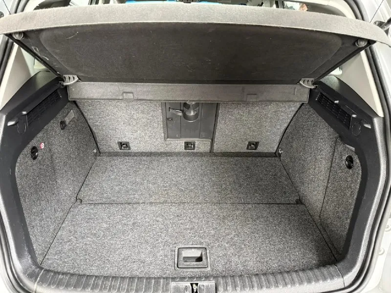 Volkswagen tiguan, 2012 г. 1.4 мкпп родной пробег 125 тыс. км. автомобиль в отличном состоянии, весь в заводском окрасе! безаварийная эксплутация, гаражное хранение. климат-контроль 2-зонный, мультируль, бортовой компьютер, электроскладывание зеркал, задний парктроник и много других опций. обслуживание по регламенту, на 110 тыс. км замена грм. комплект ключей. цена 1190000 рублей. +79493639919 - фотография - 7