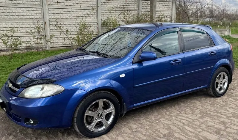 Здравствуйте 🤝 продам автомобиль, chevrolet lacetti 2008г. в. корейская сборка! 10 лет в одних руках! автомобиль в очень хорошем состоянии! без каких либо вложений! кузов в хорошем состоянии! ровный и красивый без гнилья и ржавчины! автомобиль выглядит шикарно! техническая часть в идеале! двигатель 1.6 идеал! после кап ремонта проехал 20 тысяч, работает идеально! без посторонних звуков! масло грамма не берет! кпп на отлично! переключается плавно! без хрустов и вылетов! ходовая часть идеал! вся новая! абсолютно нечего не гремит не стучит! в ходу очень приятный автомобиль! по комплектации: кондиционер, abs, 4эл. стеклоподъемника, эл. регулировка зеркал, гидроусилитель руля, подушки безопасности. документы чистые переоформление без проблем! цена 535.000т/р. торг уместен. тел: +7 (949) 481-20-60. - фотография - 1