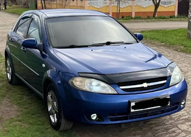 Здравствуйте 🤝 продам автомобиль, chevrolet lacetti 2008г. в. корейская сборка! 10 лет в одних руках! автомобиль в очень хорошем состоянии! без каких либо вложений! кузов в хорошем состоянии! ровный и красивый без гнилья и ржавчины! автомобиль выглядит шикарно! техническая часть в идеале! двигатель 1.6 идеал! после кап ремонта проехал 20 тысяч, работает идеально! без посторонних звуков! масло грамма не берет! кпп на отлично! переключается плавно! без хрустов и вылетов! ходовая часть идеал! вся новая! абсолютно нечего не гремит не стучит! в ходу очень приятный автомобиль! по комплектации: кондиционер, abs, 4эл. стеклоподъемника, эл. регулировка зеркал, гидроусилитель руля, подушки безопасности. документы чистые переоформление без проблем! цена 535.000т/р. торг уместен. тел: +7 (949) 481-20-60. - фотография - 2