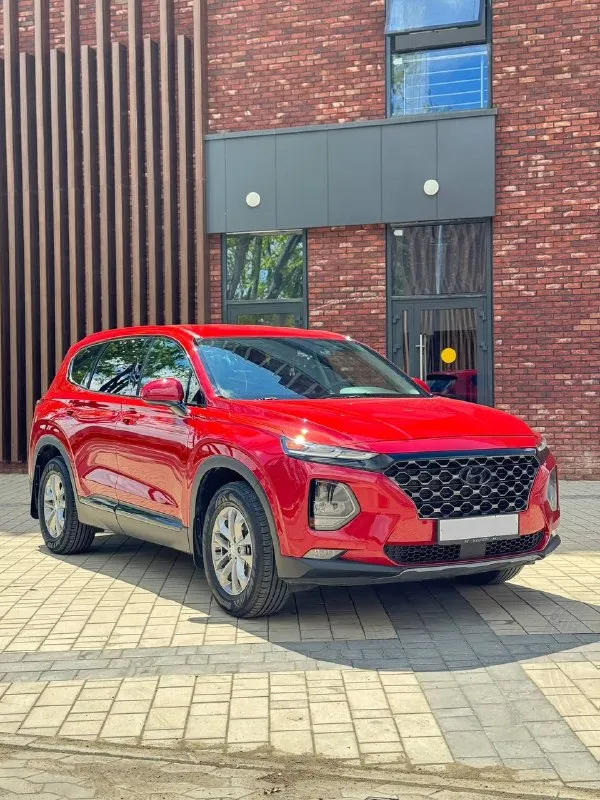 Продам свою машину santa fe 2019 2wd, двигатель 2.4л/бензин, акпп 8ми ступенчатая (не робот), пробег 61900км. состояние авто отличное- сел и поехал. перед продажей сделано то. комплектация: бесключевой доступ, цифровая приборная панель, запуск с кнопки start, три режима езды, адаптивный круиз контроль, система контроля слепых зон, экстренное торможение, обнаружение пешеходов, удержание в полосе, автоматический свет, регулировка фар по высоте, противотуманные фары, электрорегулировка зеркал и подогрев, кондиционер, камера заднего вида, электроручник, apple carplay, android avto, подогрев сидений, электрорегулировка водительского сиденья, датчик давления шин. установлена сигнализация starline с автозапуском, управлением со смартфона, 2 метки+gps с возможность отслеживания с телефона. на автомобиле все стекла родные, так же сделан антихром в круг. с авто отдам 2 комплекта ковриков и 2 комплекта колес. техосмотр пройден. цена 2,9млн. торг! тел. +79590108778 +79613253324 - фотография - 1