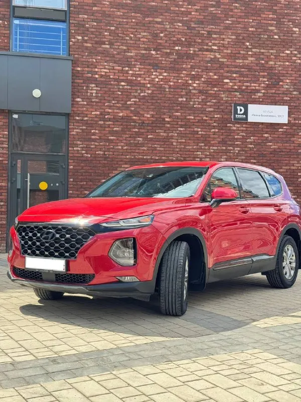 Продам свою машину santa fe 2019 2wd, двигатель 2.4л/бензин, акпп 8ми ступенчатая (не робот), пробег 61900км. состояние авто отличное- сел и поехал. перед продажей сделано то. комплектация: бесключевой доступ, цифровая приборная панель, запуск с кнопки start, три режима езды, адаптивный круиз контроль, система контроля слепых зон, экстренное торможение, обнаружение пешеходов, удержание в полосе, автоматический свет, регулировка фар по высоте, противотуманные фары, электрорегулировка зеркал и подогрев, кондиционер, камера заднего вида, электроручник, apple carplay, android avto, подогрев сидений, электрорегулировка водительского сиденья, датчик давления шин. установлена сигнализация starline с автозапуском, управлением со смартфона, 2 метки+gps с возможность отслеживания с телефона. на автомобиле все стекла родные, так же сделан антихром в круг. с авто отдам 2 комплекта ковриков и 2 комплекта колес. техосмотр пройден. цена 2,9млн. торг! тел. +79590108778 +79613253324 - фотография - 2