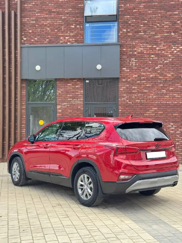 Продам свою машину santa fe 2019 2wd, двигатель 2.4л/бензин, акпп 8ми ступенчатая (не робот), пробег 61900км. состояние авто отличное- сел и поехал. перед продажей сделано то. комплектация: бесключевой доступ, цифровая приборная панель, запуск с кнопки start, три режима езды, адаптивный круиз контроль, система контроля слепых зон, экстренное торможение, обнаружение пешеходов, удержание в полосе, автоматический свет, регулировка фар по высоте, противотуманные фары, электрорегулировка зеркал и подогрев, кондиционер, камера заднего вида, электроручник, apple carplay, android avto, подогрев сидений, электрорегулировка водительского сиденья, датчик давления шин. установлена сигнализация starline с автозапуском, управлением со смартфона, 2 метки+gps с возможность отслеживания с телефона. на автомобиле все стекла родные, так же сделан антихром в круг. с авто отдам 2 комплекта ковриков и 2 комплекта колес. техосмотр пройден. цена 2,9млн. торг! тел. +79590108778 +79613253324 - фотография - 4