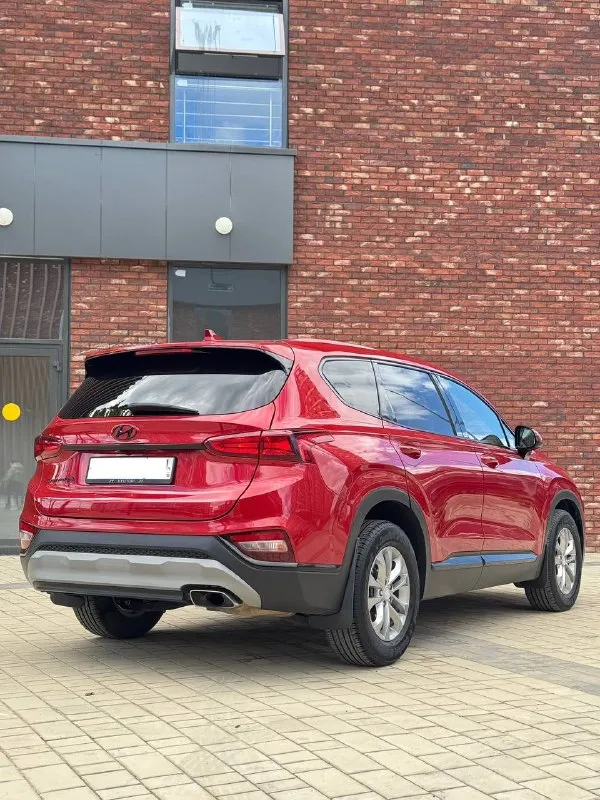 Продам свою машину santa fe 2019 2wd, двигатель 2.4л/бензин, акпп 8ми ступенчатая (не робот), пробег 61900км. состояние авто отличное- сел и поехал. перед продажей сделано то. комплектация: бесключевой доступ, цифровая приборная панель, запуск с кнопки start, три режима езды, адаптивный круиз контроль, система контроля слепых зон, экстренное торможение, обнаружение пешеходов, удержание в полосе, автоматический свет, регулировка фар по высоте, противотуманные фары, электрорегулировка зеркал и подогрев, кондиционер, камера заднего вида, электроручник, apple carplay, android avto, подогрев сидений, электрорегулировка водительского сиденья, датчик давления шин. установлена сигнализация starline с автозапуском, управлением со смартфона, 2 метки+gps с возможность отслеживания с телефона. на автомобиле все стекла родные, так же сделан антихром в круг. с авто отдам 2 комплекта ковриков и 2 комплекта колес. техосмотр пройден. цена 2,9млн. торг! тел. +79590108778 +79613253324 - фотография - 5