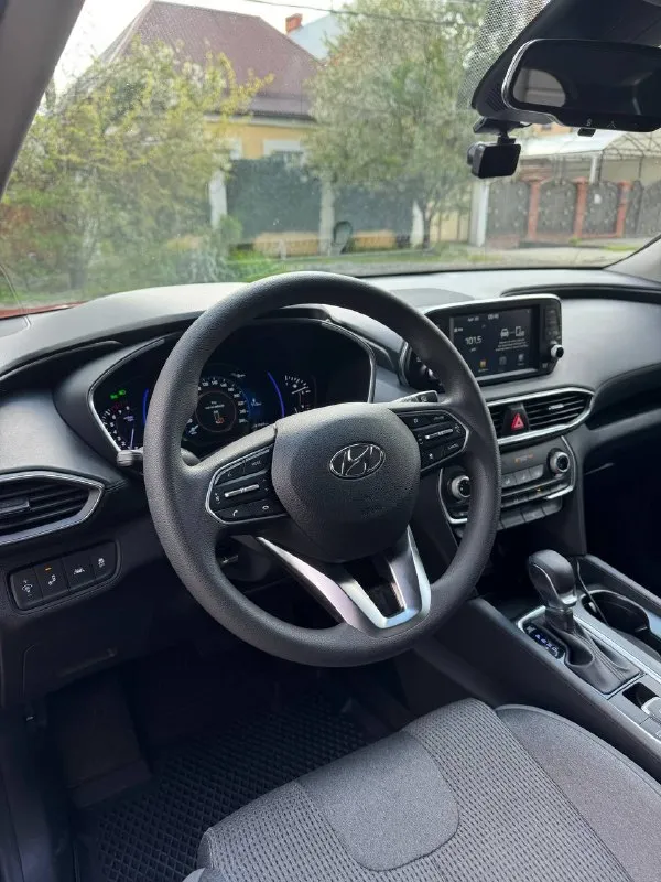 Продам свою машину santa fe 2019 2wd, двигатель 2.4л/бензин, акпп 8ми ступенчатая (не робот), пробег 61900км. состояние авто отличное- сел и поехал. перед продажей сделано то. комплектация: бесключевой доступ, цифровая приборная панель, запуск с кнопки start, три режима езды, адаптивный круиз контроль, система контроля слепых зон, экстренное торможение, обнаружение пешеходов, удержание в полосе, автоматический свет, регулировка фар по высоте, противотуманные фары, электрорегулировка зеркал и подогрев, кондиционер, камера заднего вида, электроручник, apple carplay, android avto, подогрев сидений, электрорегулировка водительского сиденья, датчик давления шин. установлена сигнализация starline с автозапуском, управлением со смартфона, 2 метки+gps с возможность отслеживания с телефона. на автомобиле все стекла родные, так же сделан антихром в круг. с авто отдам 2 комплекта ковриков и 2 комплекта колес. техосмотр пройден. цена 2,9млн. торг! тел. +79590108778 +79613253324 - фотография - 6