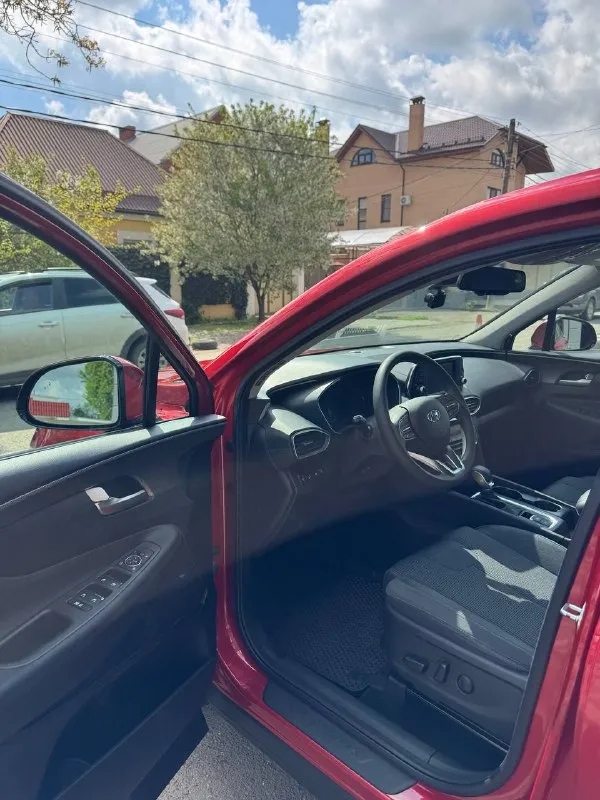 Продам свою машину santa fe 2019 2wd, двигатель 2.4л/бензин, акпп 8ми ступенчатая (не робот), пробег 61900км. состояние авто отличное- сел и поехал. перед продажей сделано то. комплектация: бесключевой доступ, цифровая приборная панель, запуск с кнопки start, три режима езды, адаптивный круиз контроль, система контроля слепых зон, экстренное торможение, обнаружение пешеходов, удержание в полосе, автоматический свет, регулировка фар по высоте, противотуманные фары, электрорегулировка зеркал и подогрев, кондиционер, камера заднего вида, электроручник, apple carplay, android avto, подогрев сидений, электрорегулировка водительского сиденья, датчик давления шин. установлена сигнализация starline с автозапуском, управлением со смартфона, 2 метки+gps с возможность отслеживания с телефона. на автомобиле все стекла родные, так же сделан антихром в круг. с авто отдам 2 комплекта ковриков и 2 комплекта колес. техосмотр пройден. цена 2,9млн. торг! тел. +79590108778 +79613253324 - фотография - 7