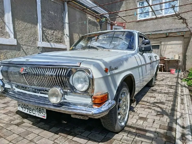 Продам газ, 24 "волга", белого цвета, 1974 года выпуска, пробег 110 000 километров. автомобиль в отличном состоянии, один собственник в птс. объем двигателя - 2,4 литра, мощность - 95 лошадиных сил, тип двигателя - бензиновый, коробка передач - механическая, привод - задний, установлено газобалонное оборудование. газ, 24 "волга"- это классический автомобиль, который стал символом советской эпохи. он обладает высокой надежностью и долговечностью, а также привлекательным дизайном. белый цвет делает автомобиль особенно элегантным и стильным. автомобиль прошел все необходимые проверки и готов к эксплуатации. состояние отличное, двигатель работает без нареканий, коробка передач переключается плавно, подвеска не стучит. пробег автомобиля небольшой, что говорит о его хорошем состоянии. машина не была в дтп, кузов в родной краске. цена 350000, +79495147153 📲 tg: @yuliya_on1983 📞 звоните: +7(949)5147153 - фотография - 1
